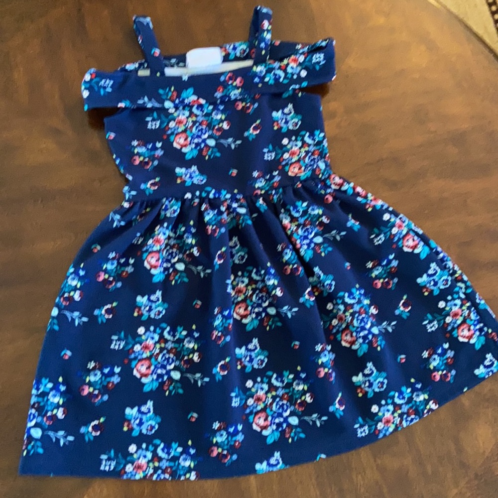 Adorable dresses - Picture 3 of 5